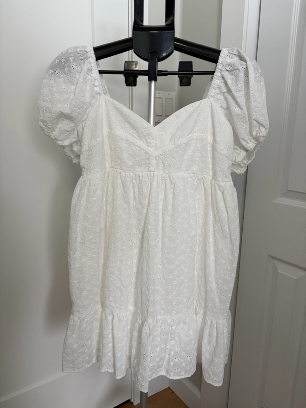 H&M DIVIDED White Eyelet Puff Sleeve Mini Dress-large